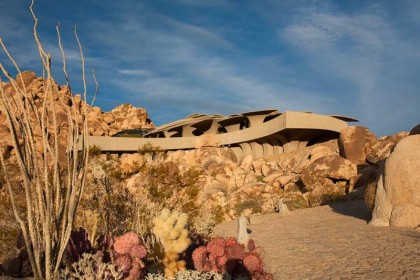 La casa nel deserto: fra stupore e surrealismo