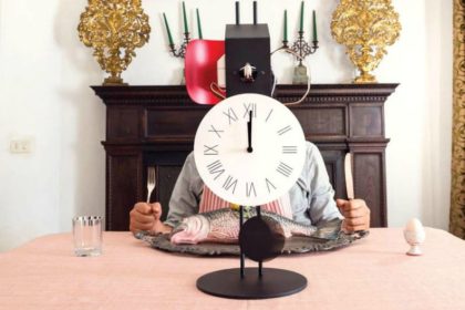 Cambia l'orario e io cambio l'orologio