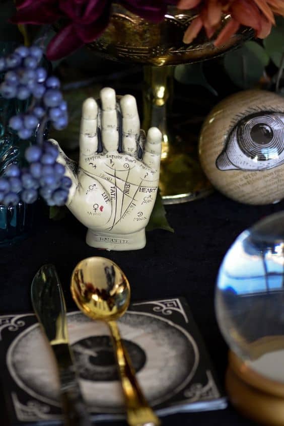 Halloween chic: come decorare la nostra casa per la notte più paurosa dell'anno in maniera elegante e chic ma sempre con un pizzico di magia e mistero.