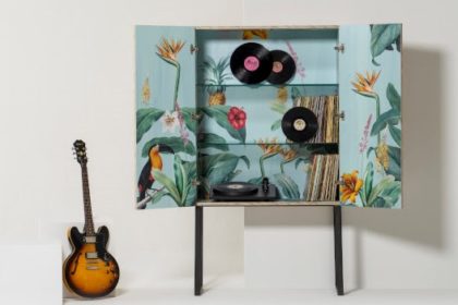 Una madia di design con l'animo creativo