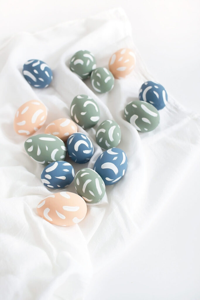 decorare le uova per Pasqua