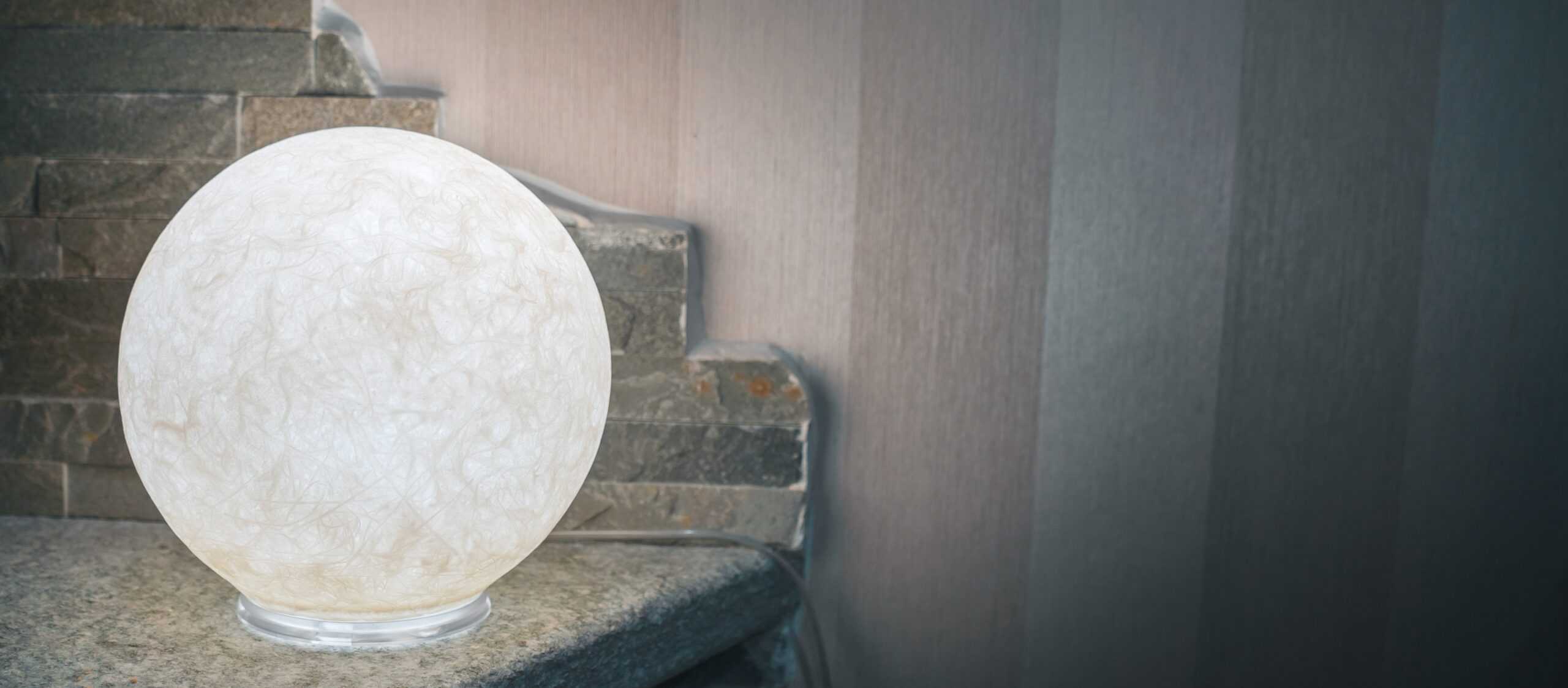 Lampada Luna: illuminare è un’arte